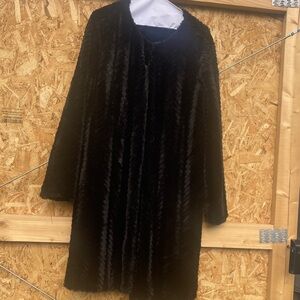 FEVER/Elegant Black Faux Fur Coat